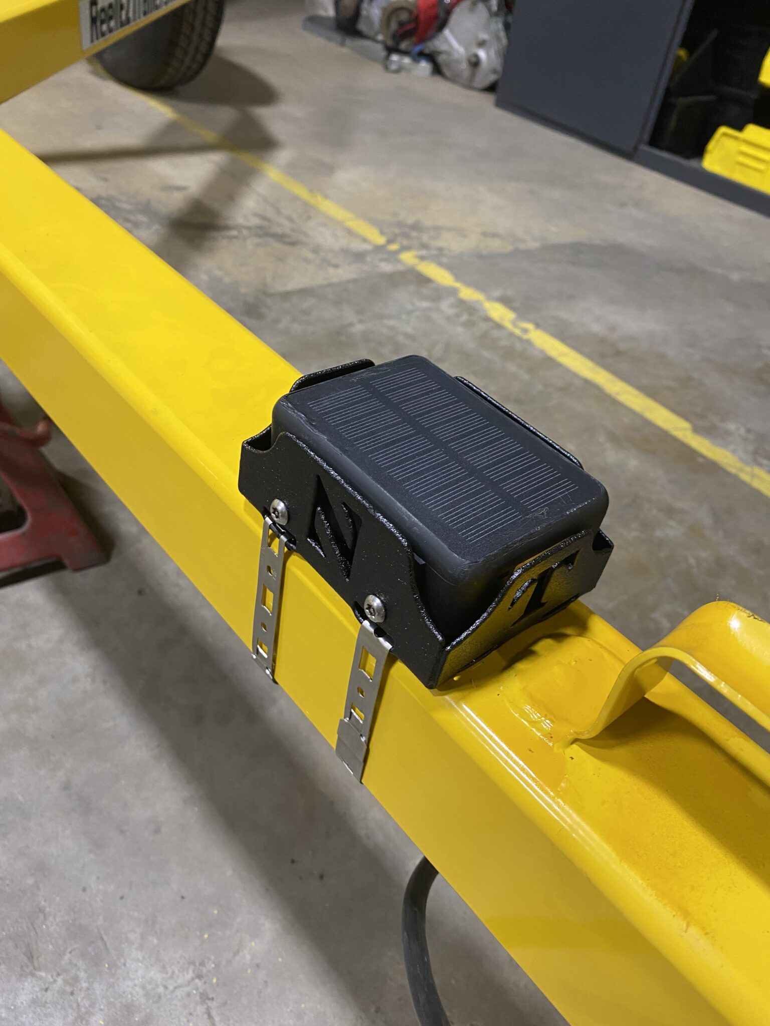 4G Tracker Universal Mount - Reel EZ Trac